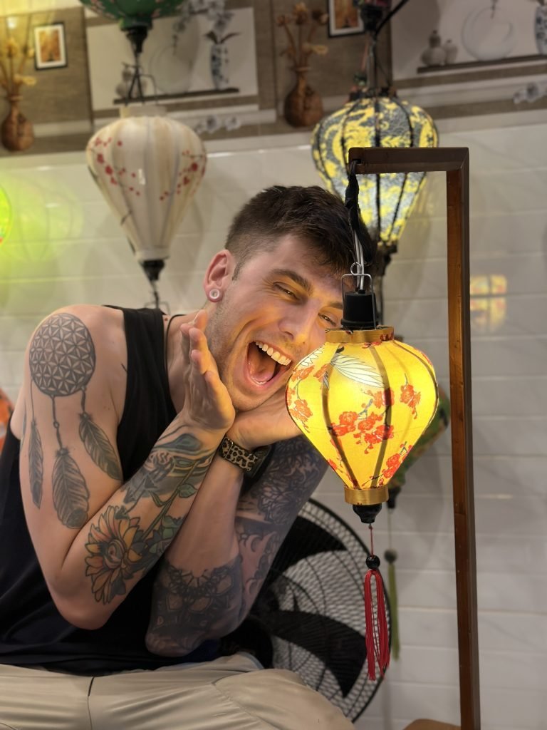 lớp học làm đèn lồng hội an